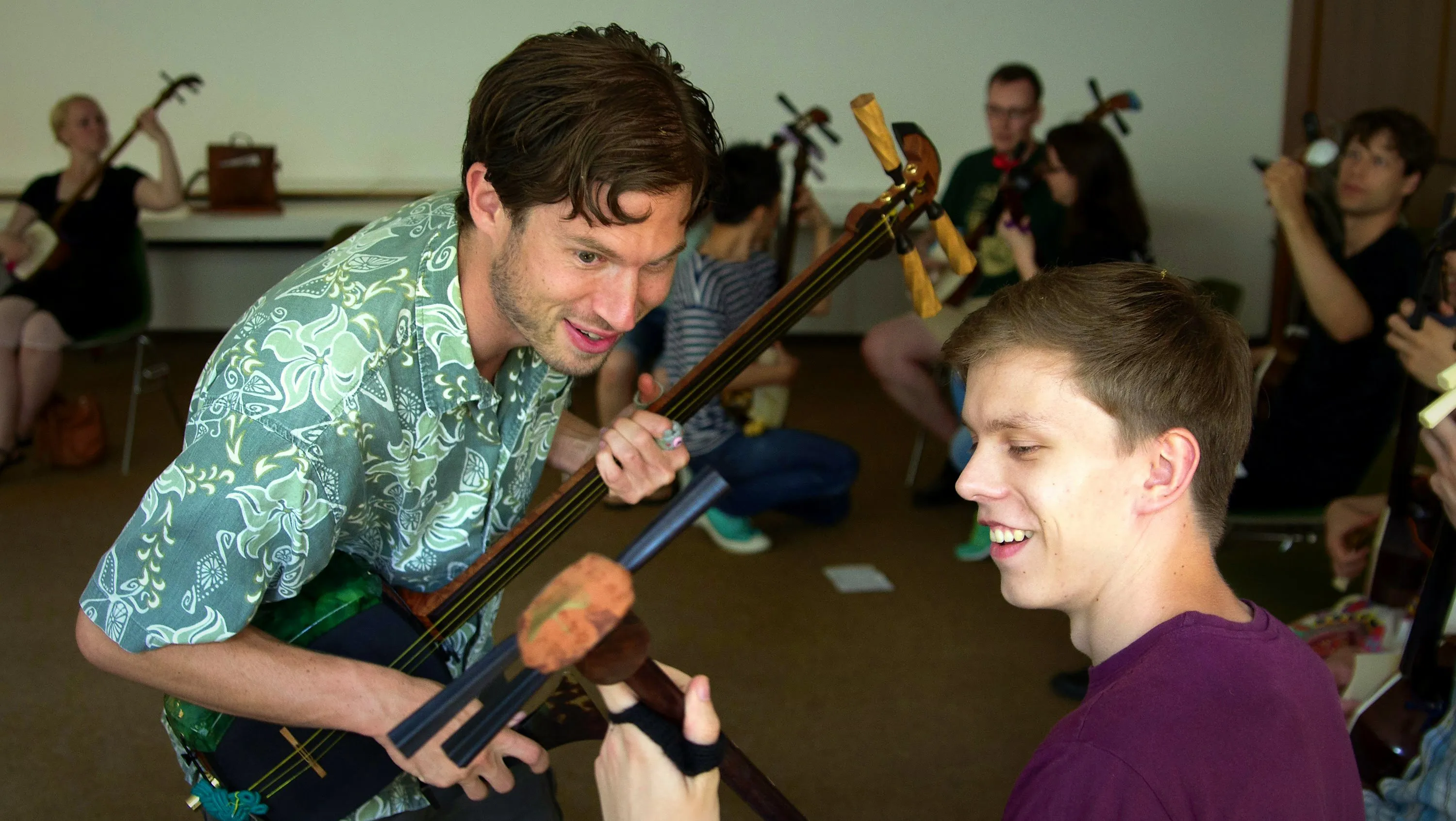 Kyle Abbott teaching at a ShamiCamp shamisen workshop